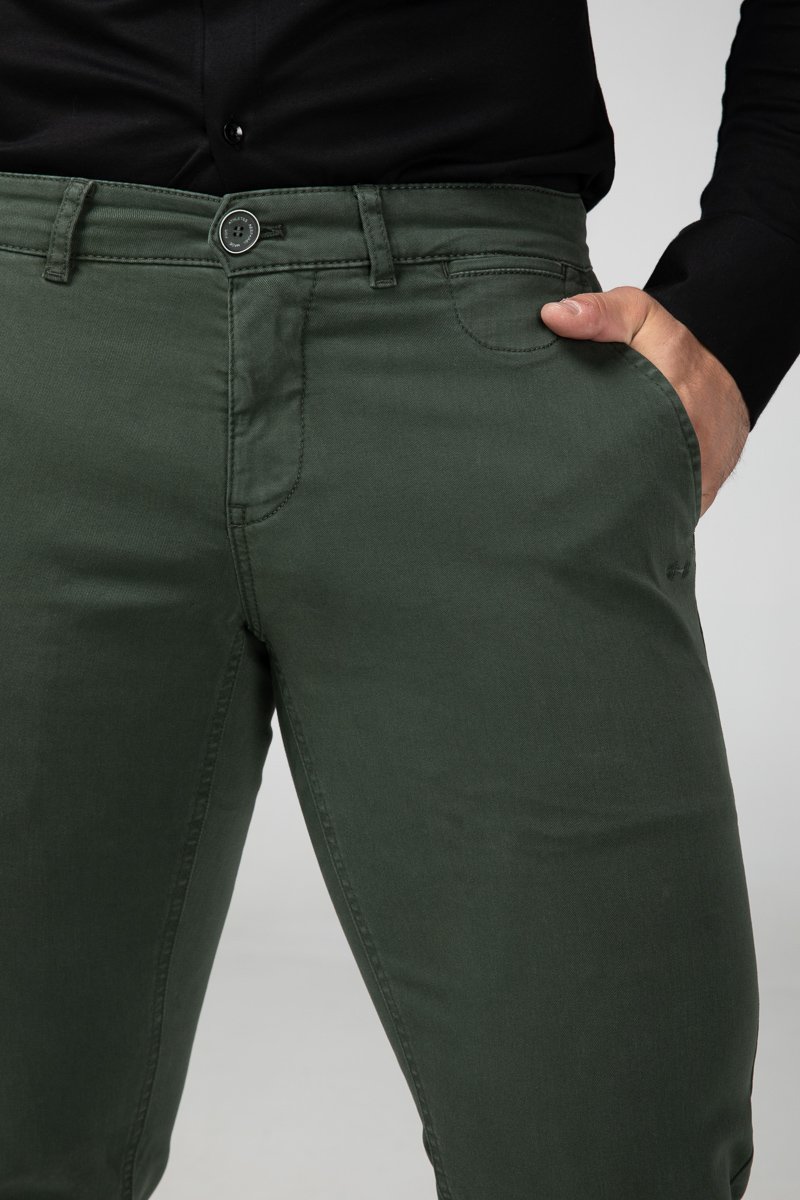 STRAIGHT FIT CHINOS - FOREST GREEN